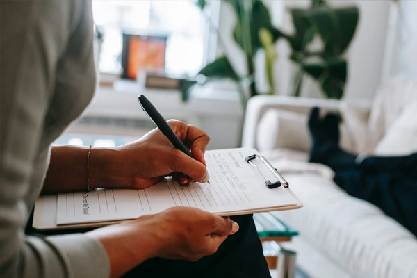 L'importance de l'accompagnement psychologique dans les Plans de Sauvegarde de l'Emploi (PSE) : Un investissement rentable pour toute entreprise