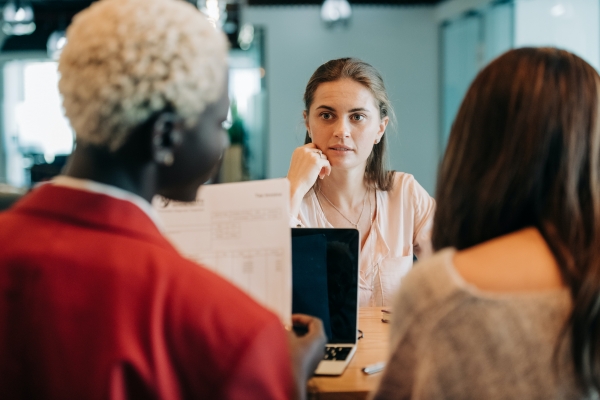 L'importance de l'accompagnement psychologique dans les Plans de Sauvegarde de l'Emploi (PSE) : Un investissement rentable pour toute entreprise